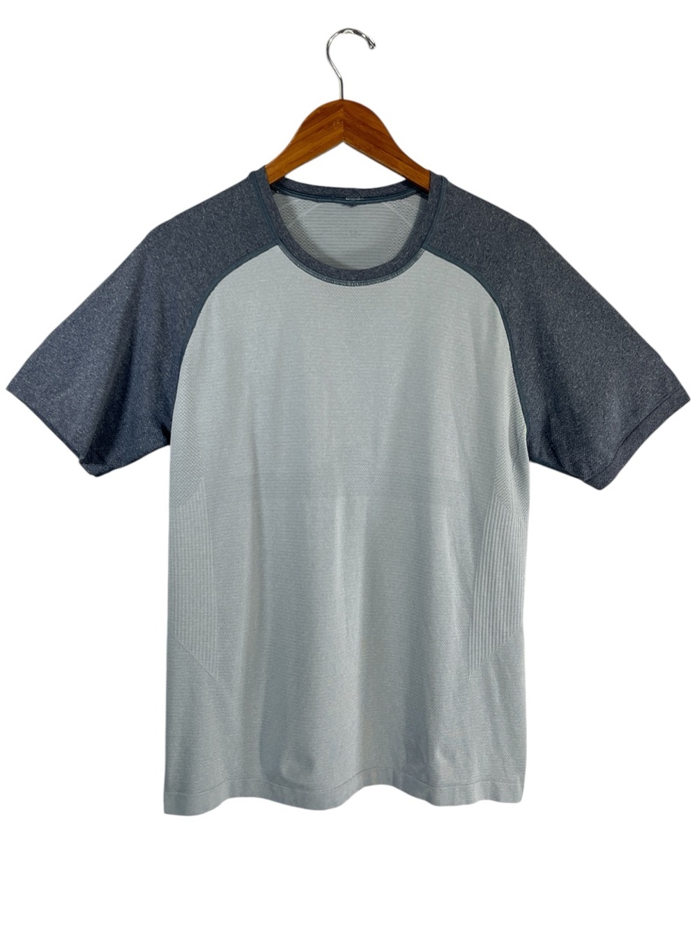 Lululemon Men's Metal Vent Tech Short Sleeve Shirt size Medium in Grey/Blue